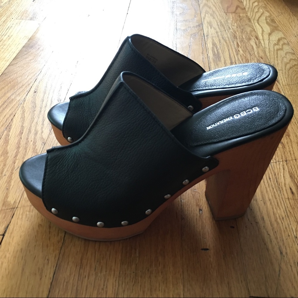 BCBG Clogs, size 9